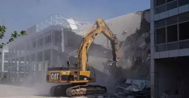 整頓大棚房成了一刀切的代名詞,斷水斷電磚瓦不留,拆成了荒蕪!